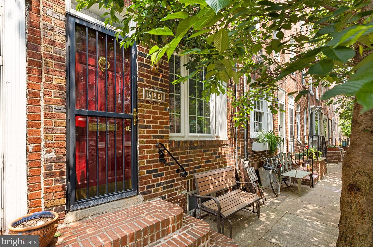 737 Clymer St, Philadelphia, PA 19147-2813