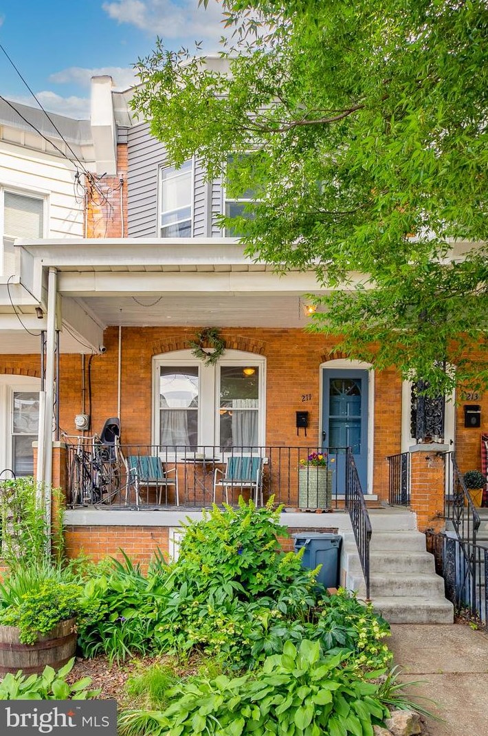 211 Lauriston St, Philadelphia, PA 19128-3720