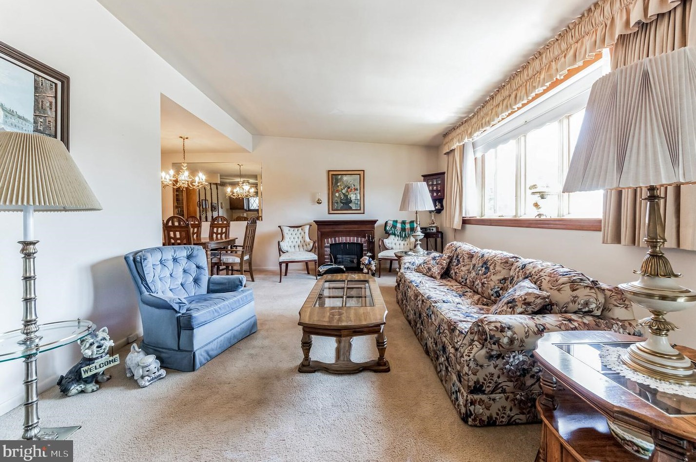8232 Pine Rd, Philadelphia, PA 19111-1861