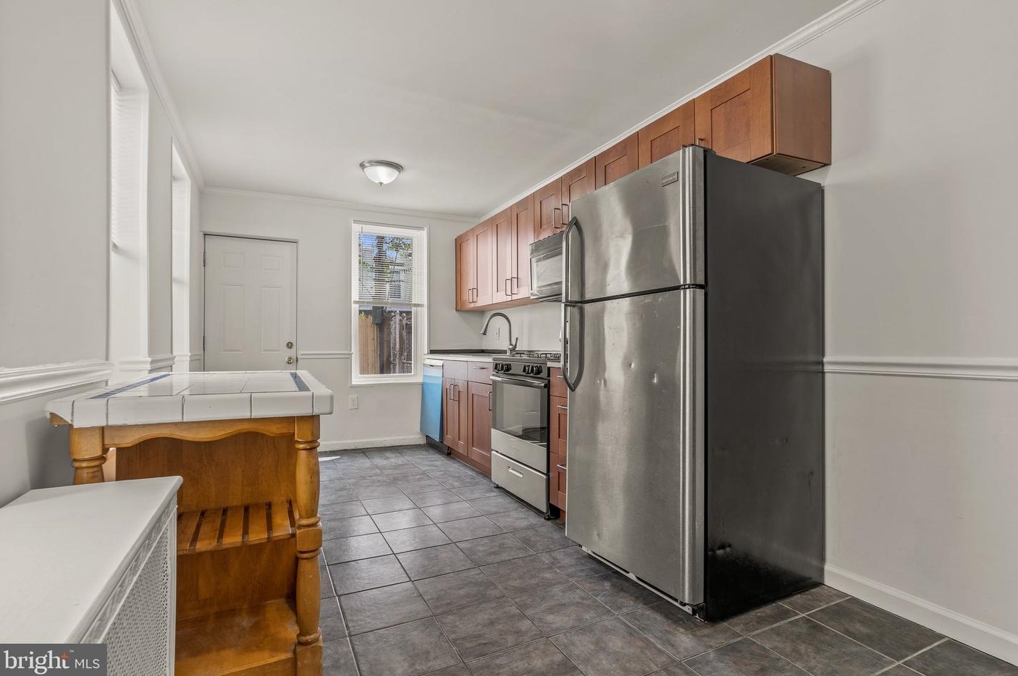 2337 Albert St, Philadelphia, PA 19125-2349