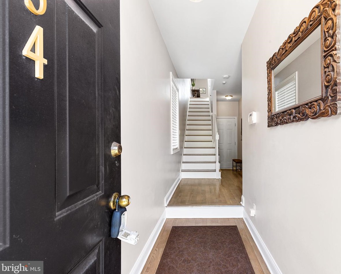 654 Keely St, Philadelphia, PA 19128-2979