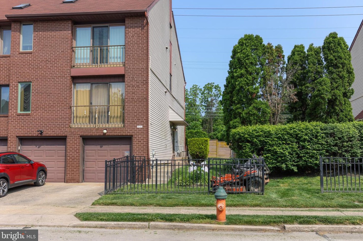 9530 James St, Philadelphia, PA 19114-3070