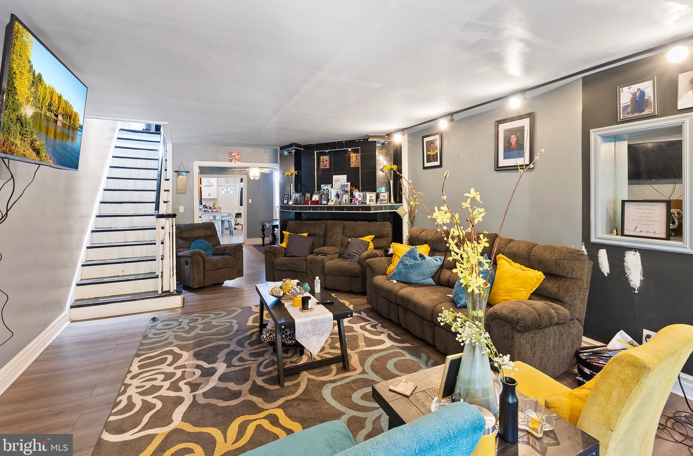 216 Roosevelt Blvd, Philadelphia, PA 19120-3935