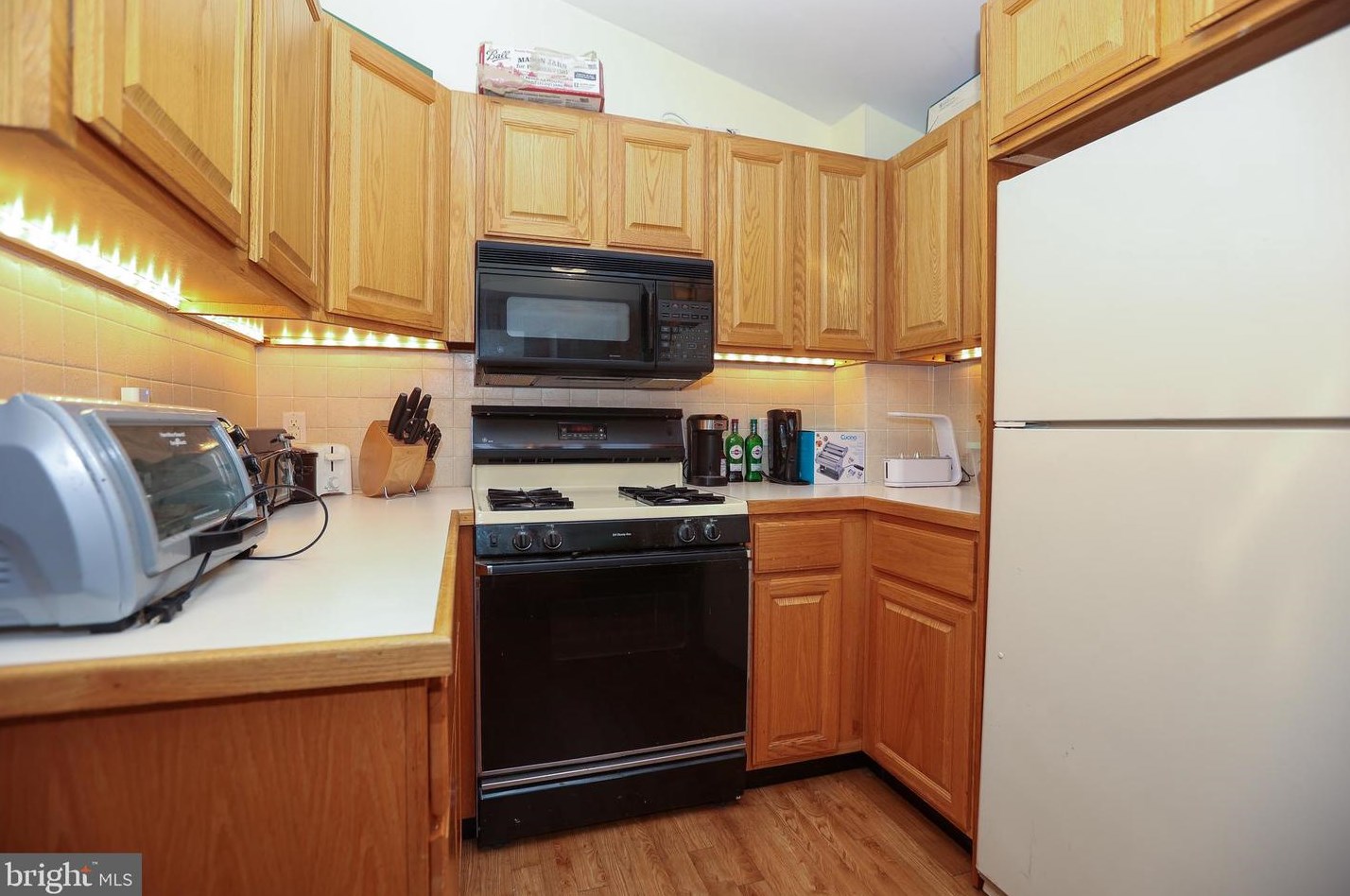 630 Naomi St, Philadelphia, PA 19144-3711