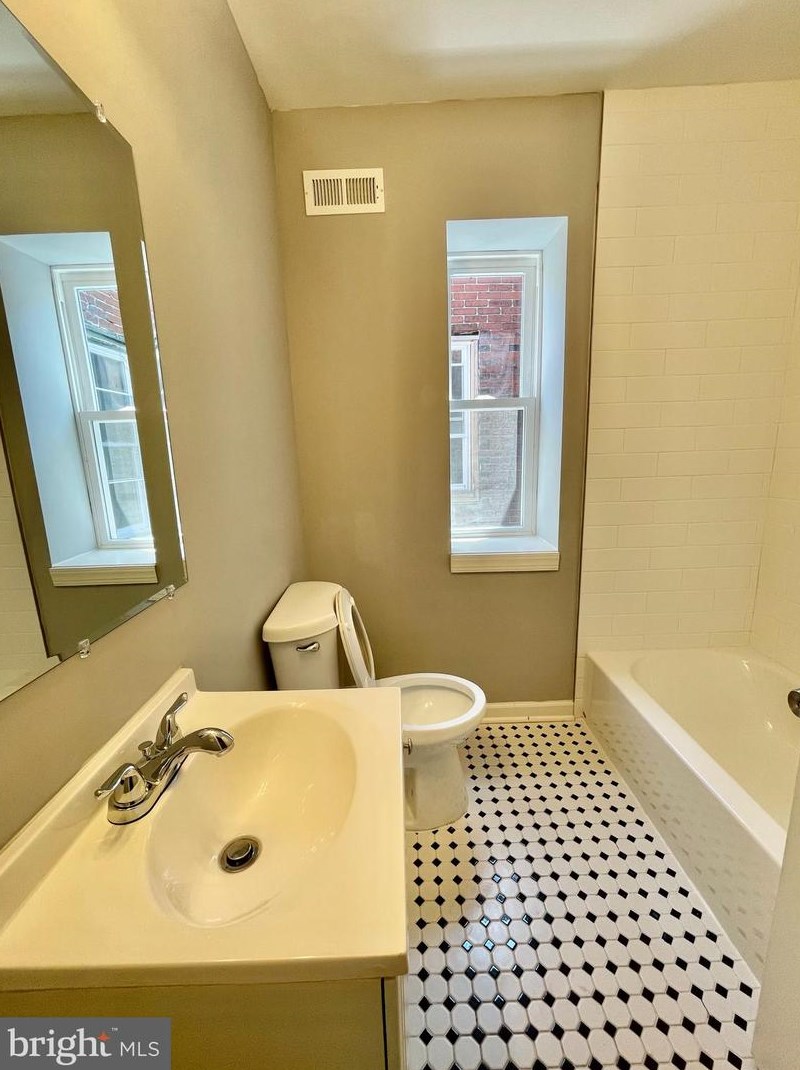 1423 Alden St, Philadelphia PA  19131-3813 exterior