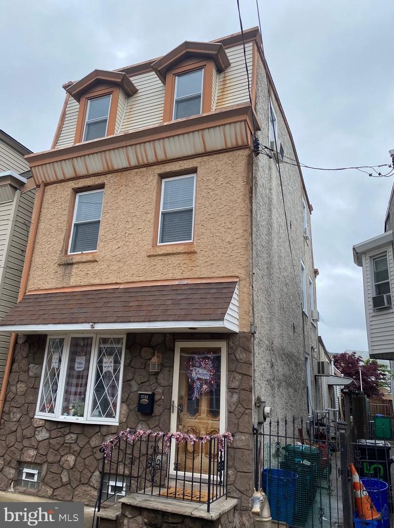 2743 Ash St, Philadelphia, PA 19137-2112