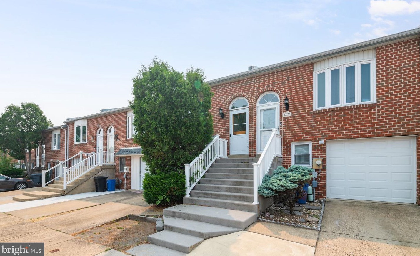 12727 Verda Dr, Philadelphia, PA 19154-2045
