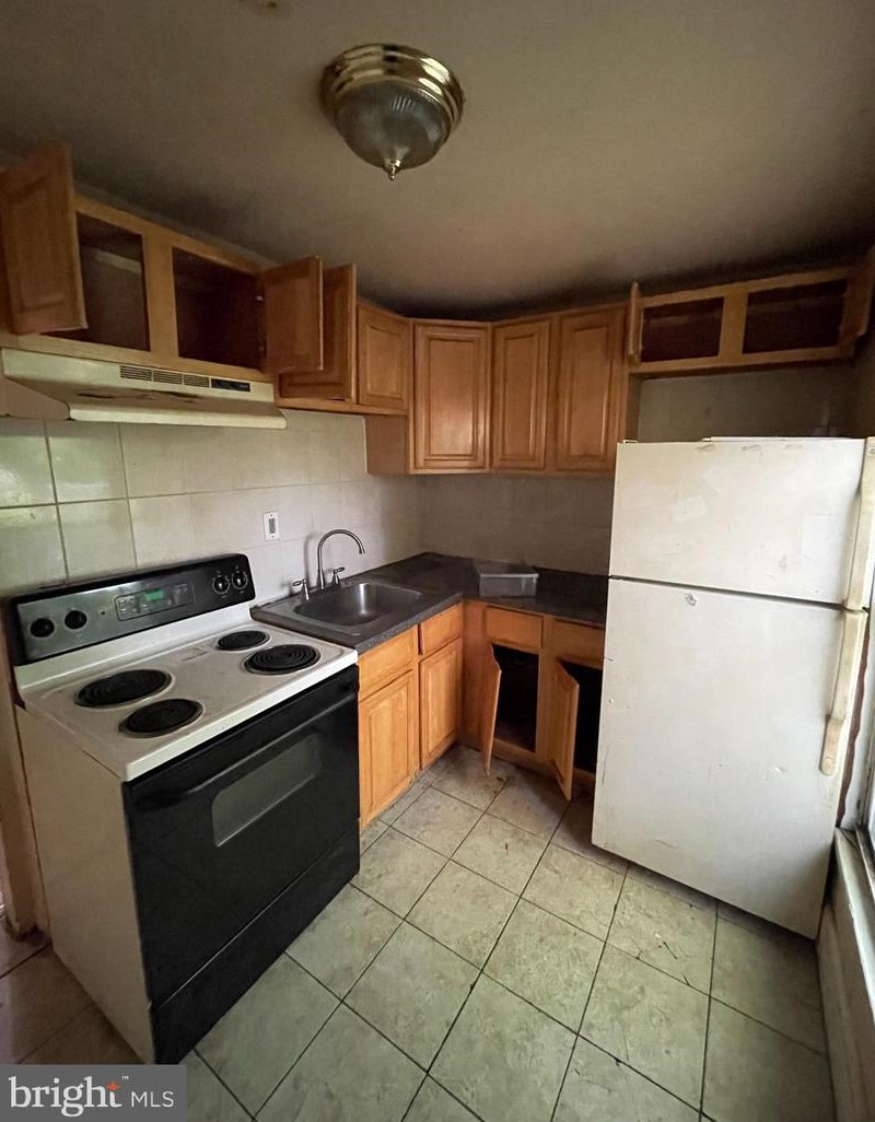 1216 Venango St, Philadelphia PA 19140-4010 exterior