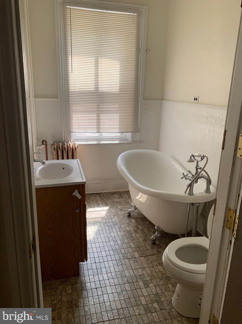 3701 Baring St, Philadelphia PA 19104-2305 exterior