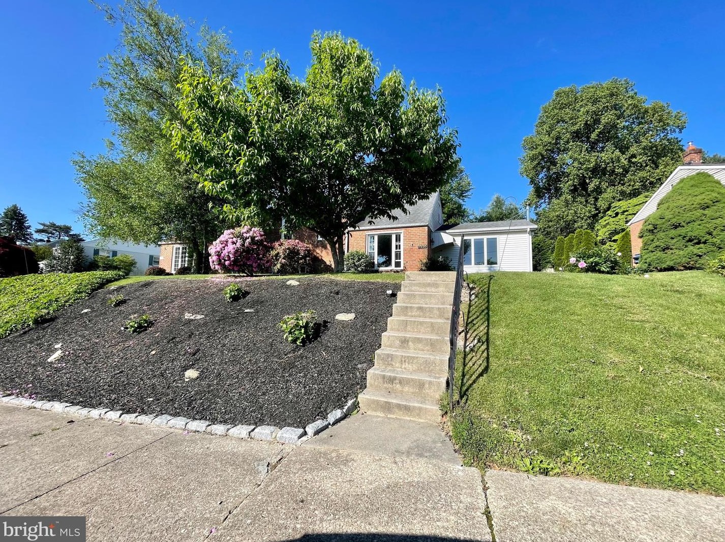 8570 Glen Campbell Rd, Philadelphia, PA 19128-1214