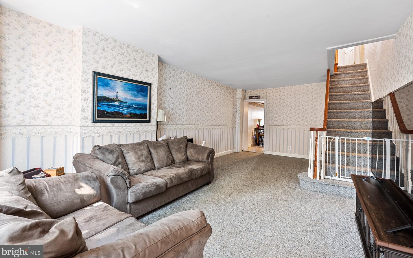 2108 Philip St, Philadelphia, PA 19122-1616