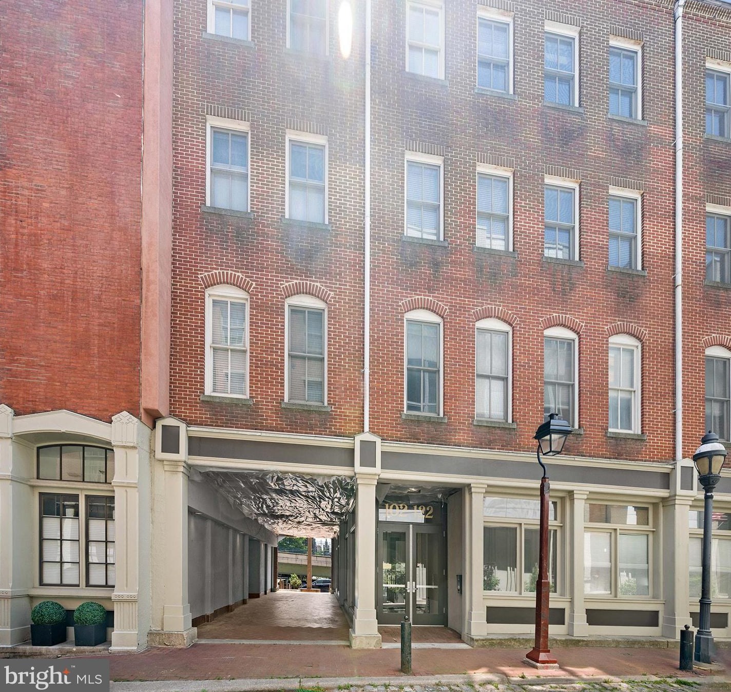 102 Church St, Philadelphia PA  19106-2242 exterior