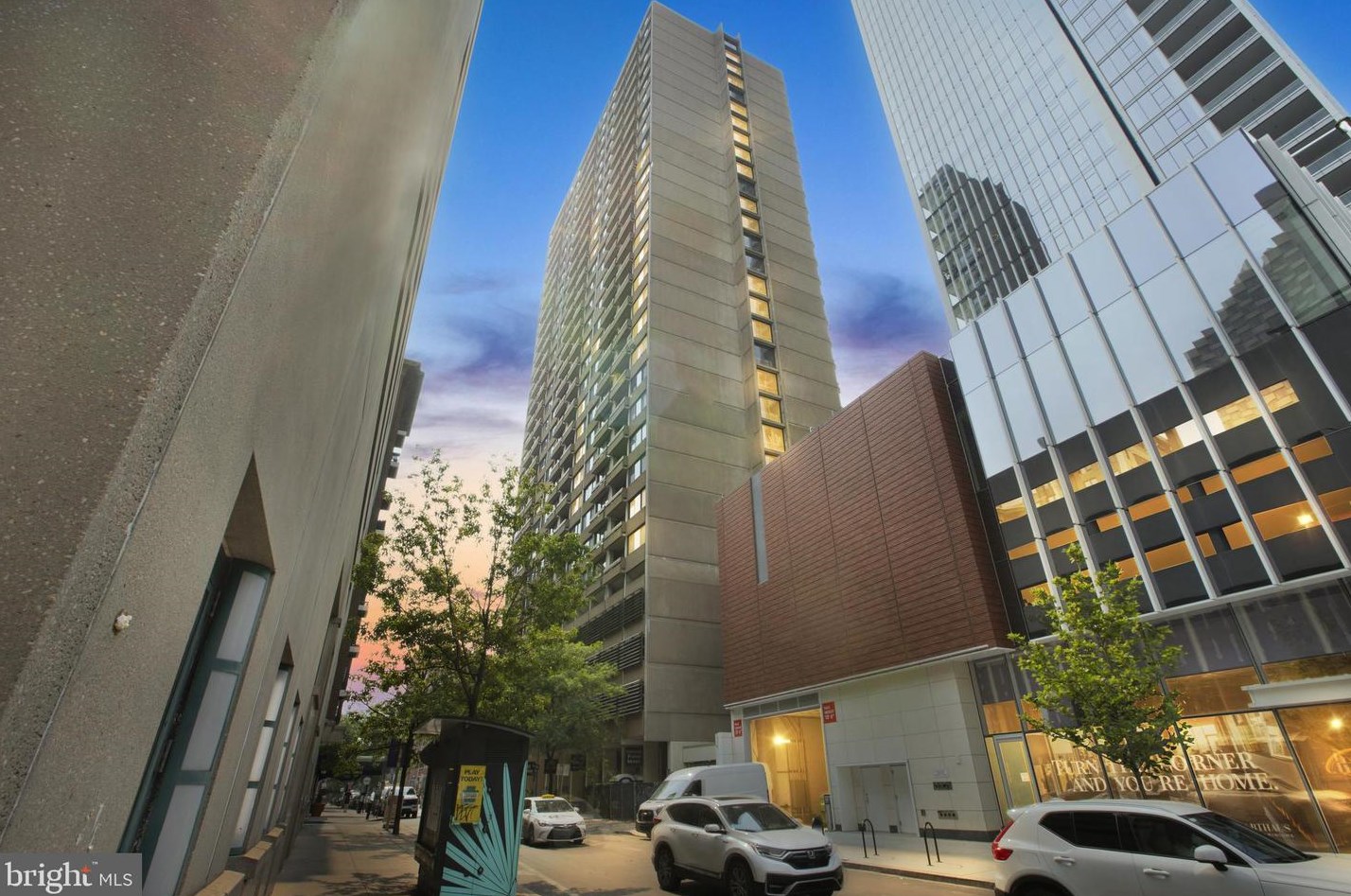 1326 Spruce St, Philadelphia PA  19107-5826 exterior