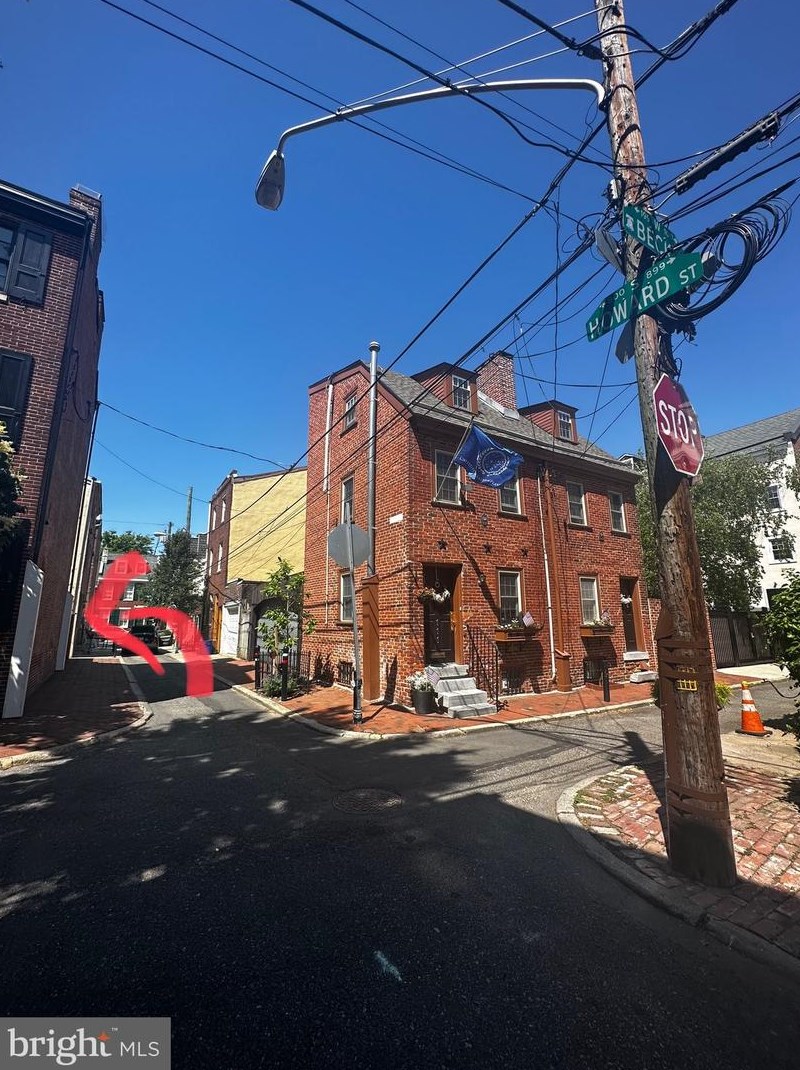 810 S Howard St, Philadelphia, PA 19147