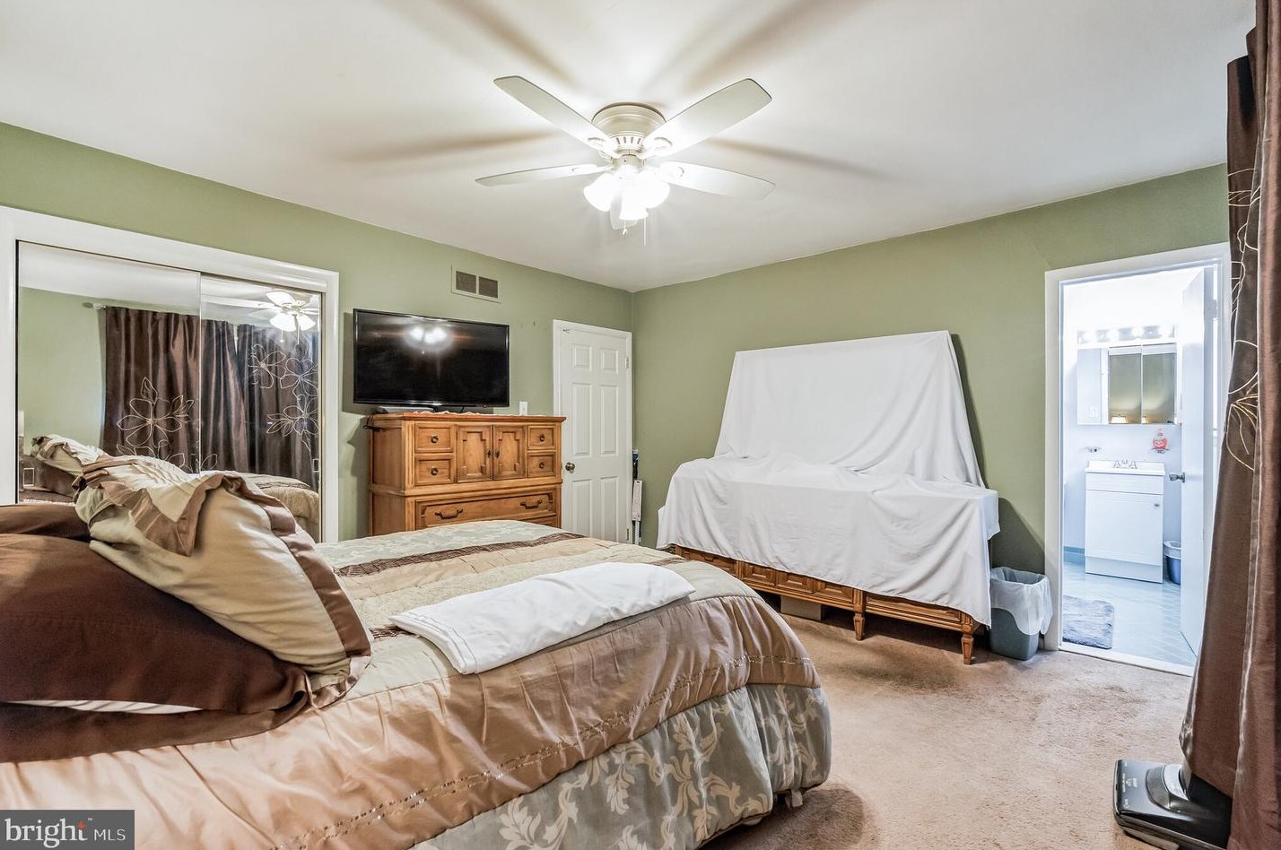 607 Renz St, Philadelphia PA 19128-1419 exterior