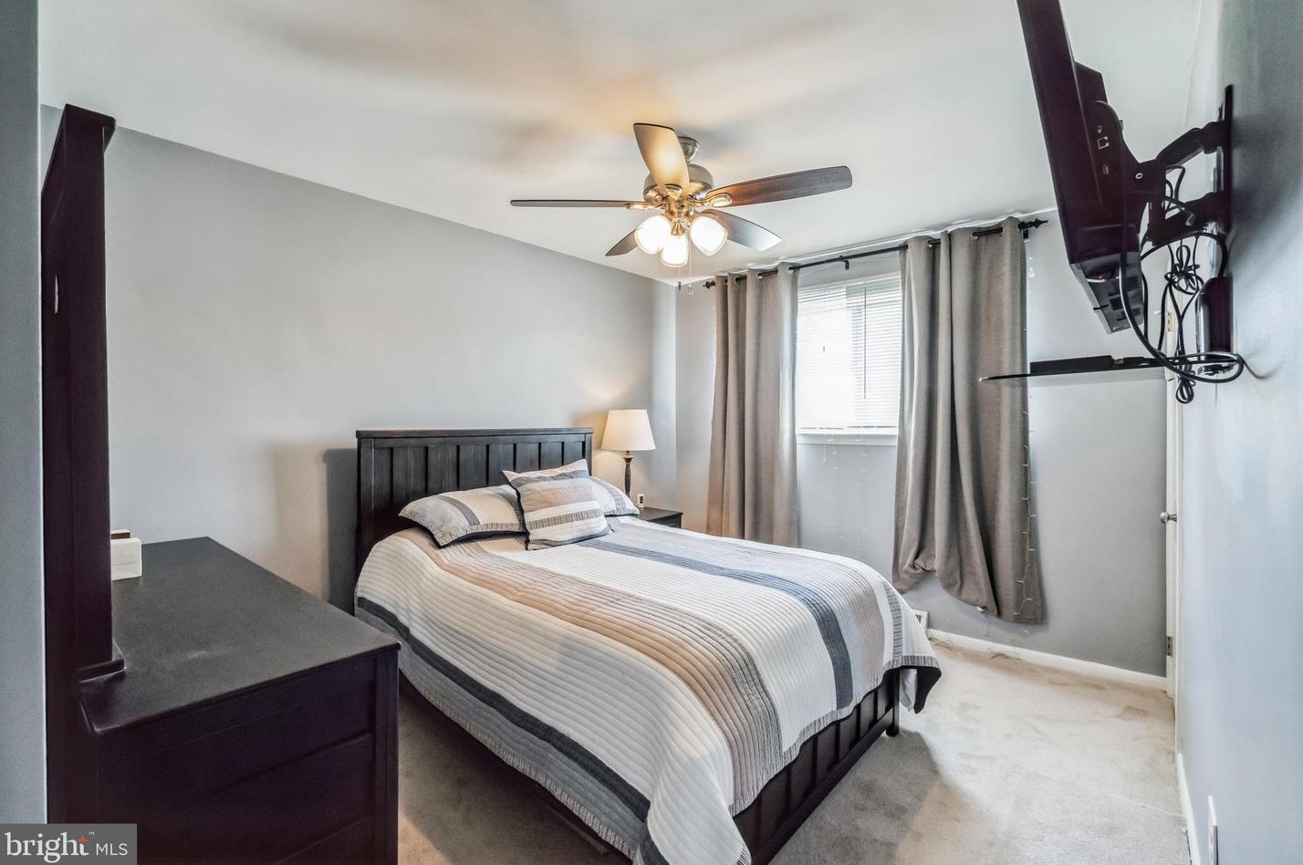 607 Renz St, Philadelphia PA 19128-1419 exterior