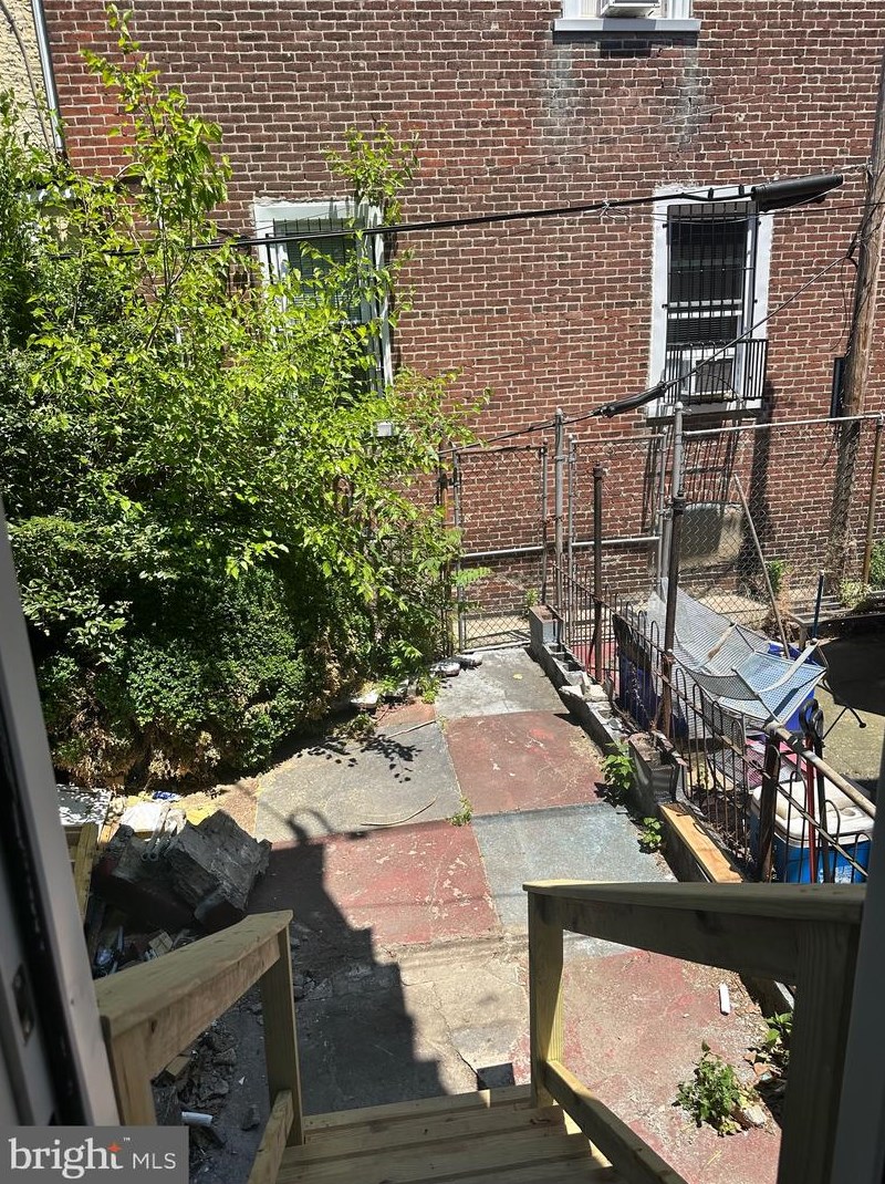2621 Allegheny Ave, Philadelphia PA  19132-1222 exterior
