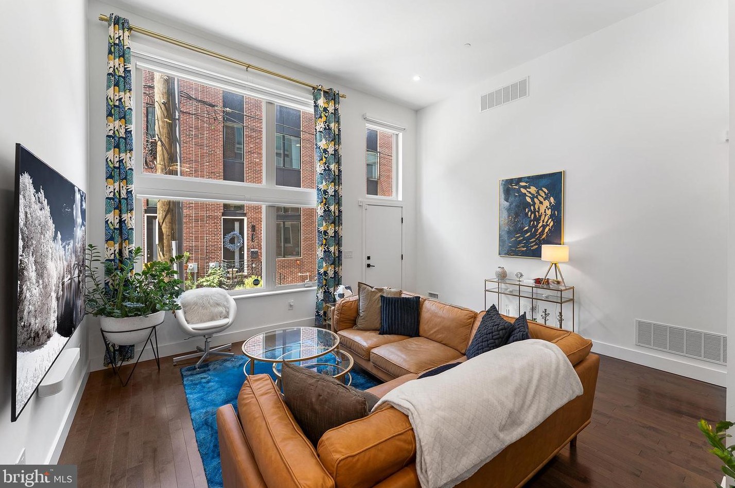 1315 Woodstock St, Philadelphia PA  19146-1439 exterior