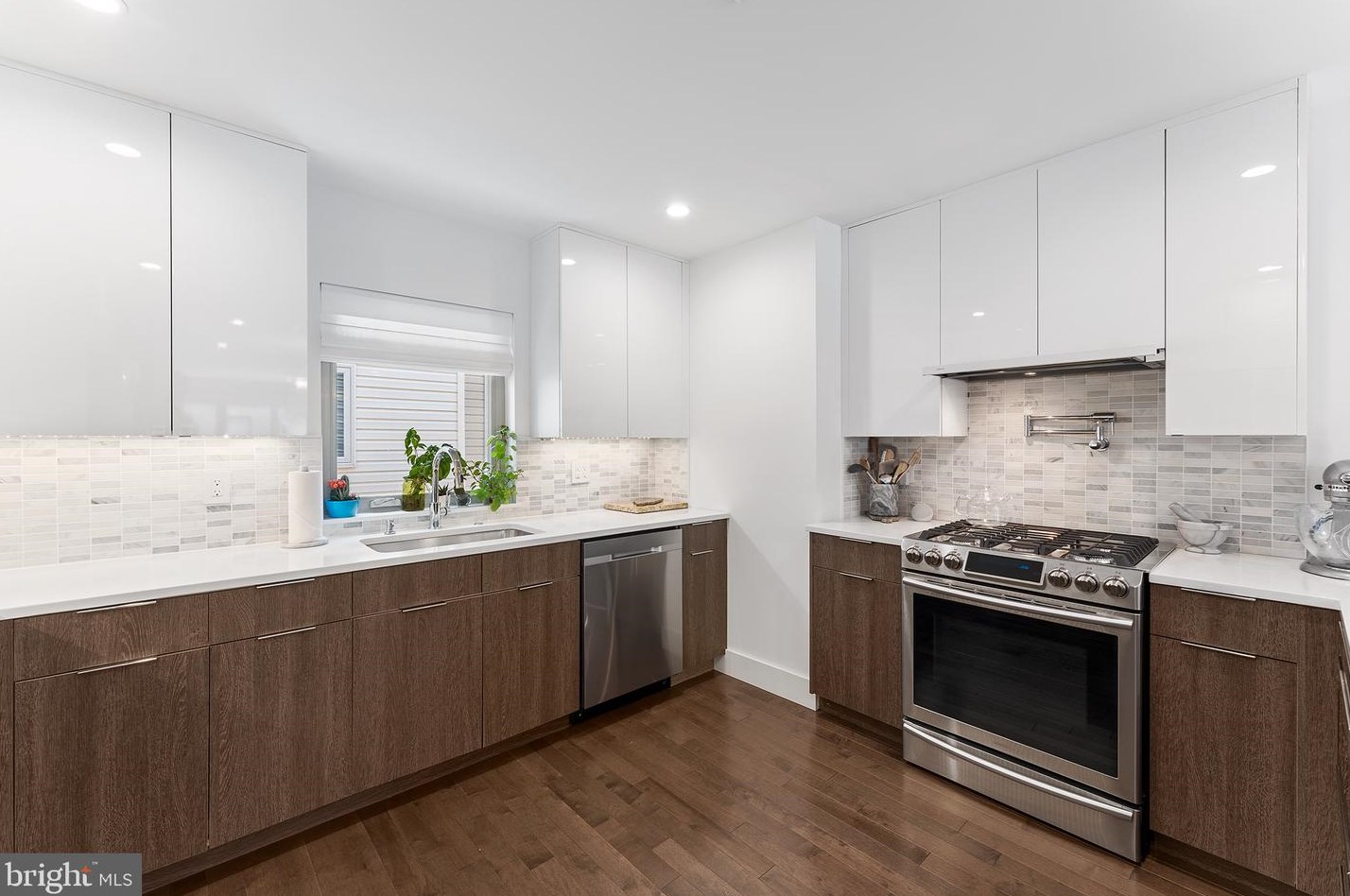 1315 Woodstock St, Philadelphia PA  19146-1439 exterior