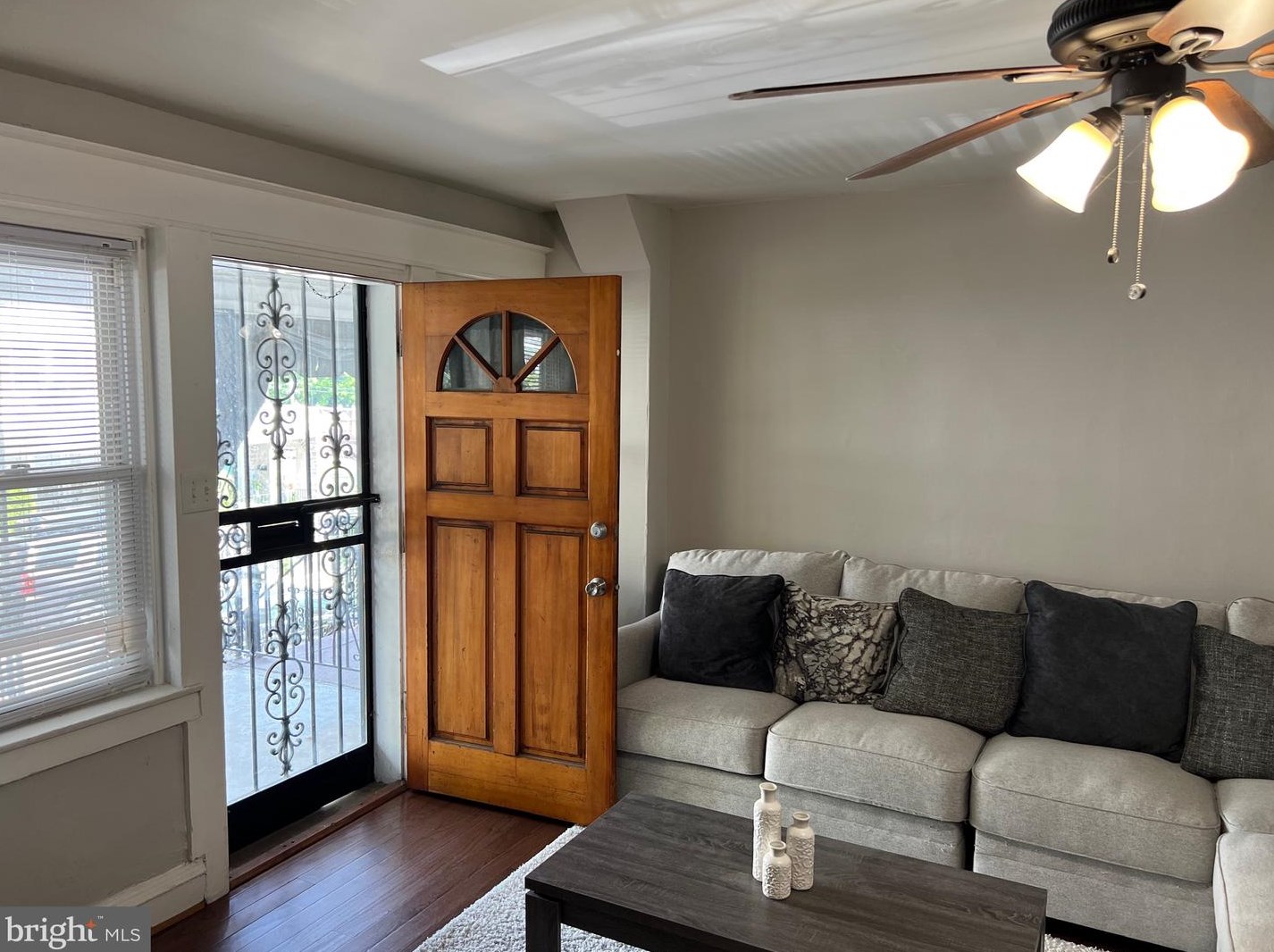292 Queen Ln, Philadelphia, PA 19144-4008