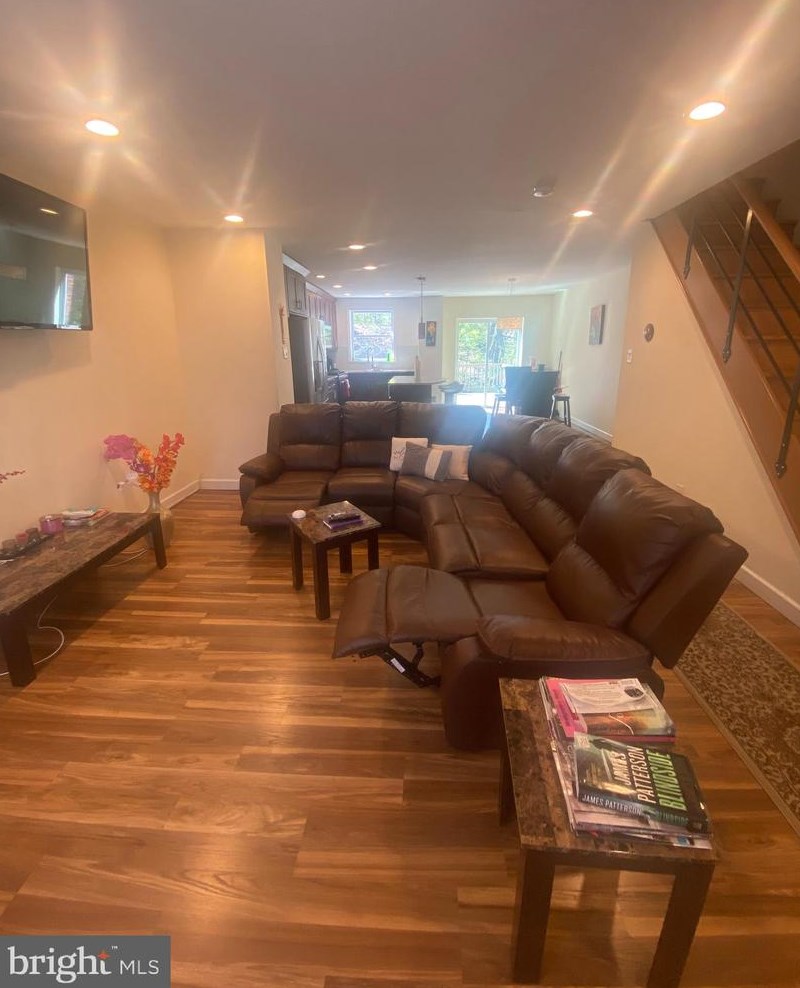 6484 Matthews St, Philadelphia, PA 19119-3923