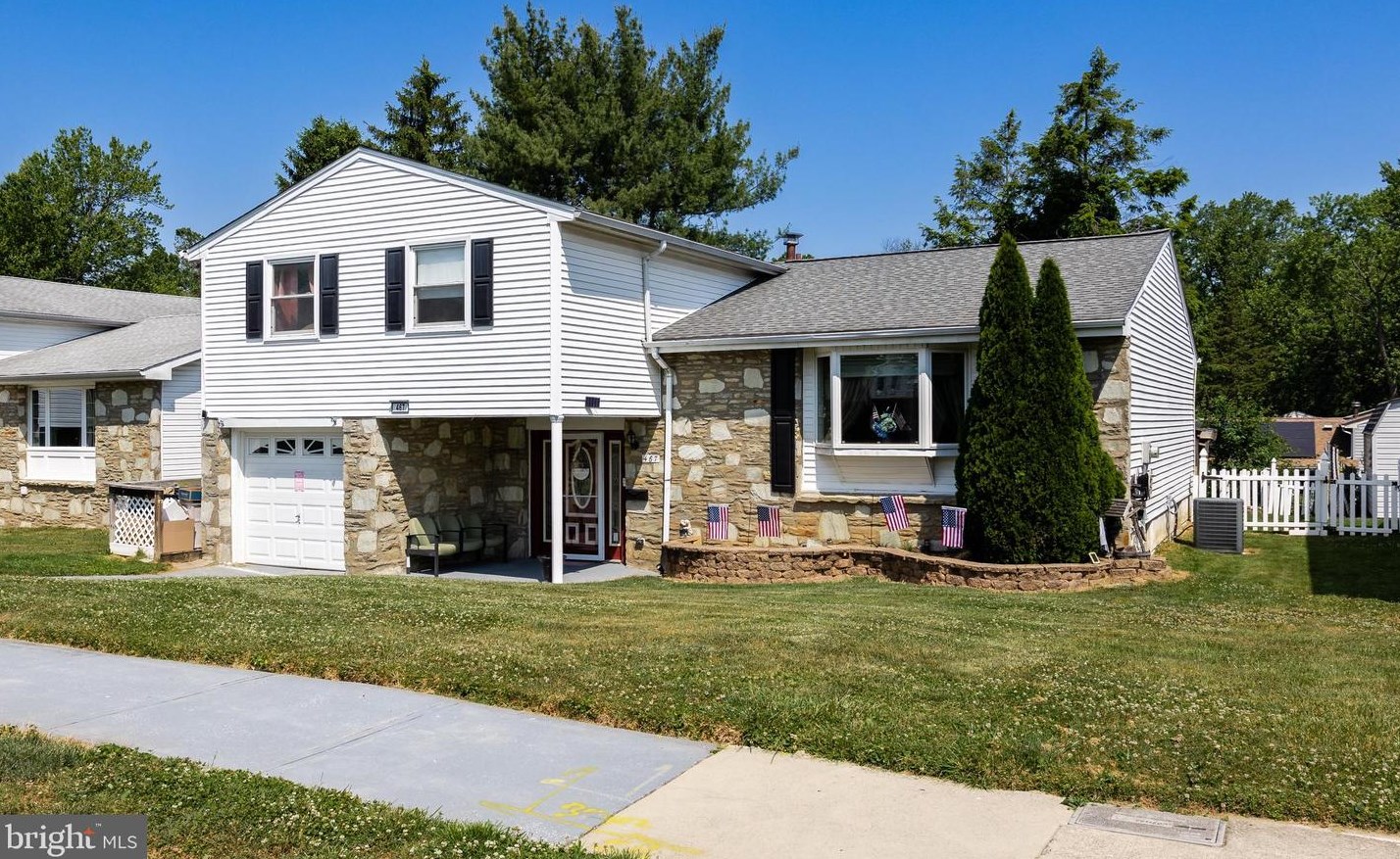467 Pinewood Rd, Philadelphia, PA 19116-4007