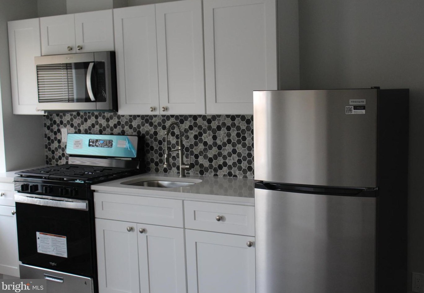 1626 S 6th St #3rd Floor, Philadelphia, PA 19148