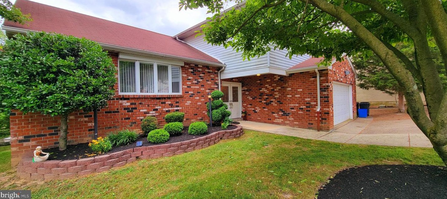 501 Denise Dr, Philadelphia, PA 19116-1645