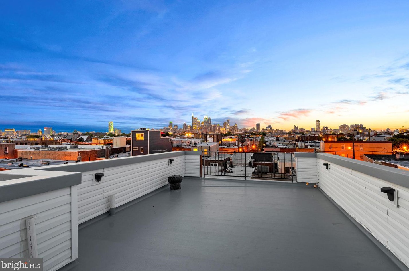 1106 Watkins St, Philadelphia PA  19148-1521 exterior