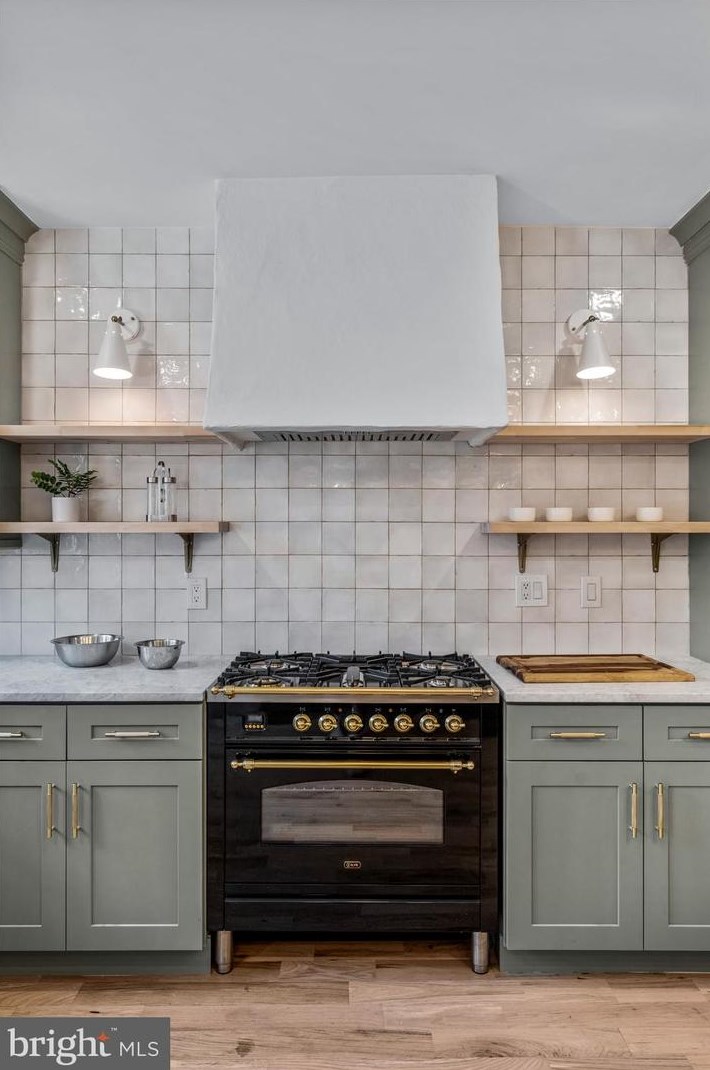 1106 Watkins St, Philadelphia PA  19148-1521 exterior