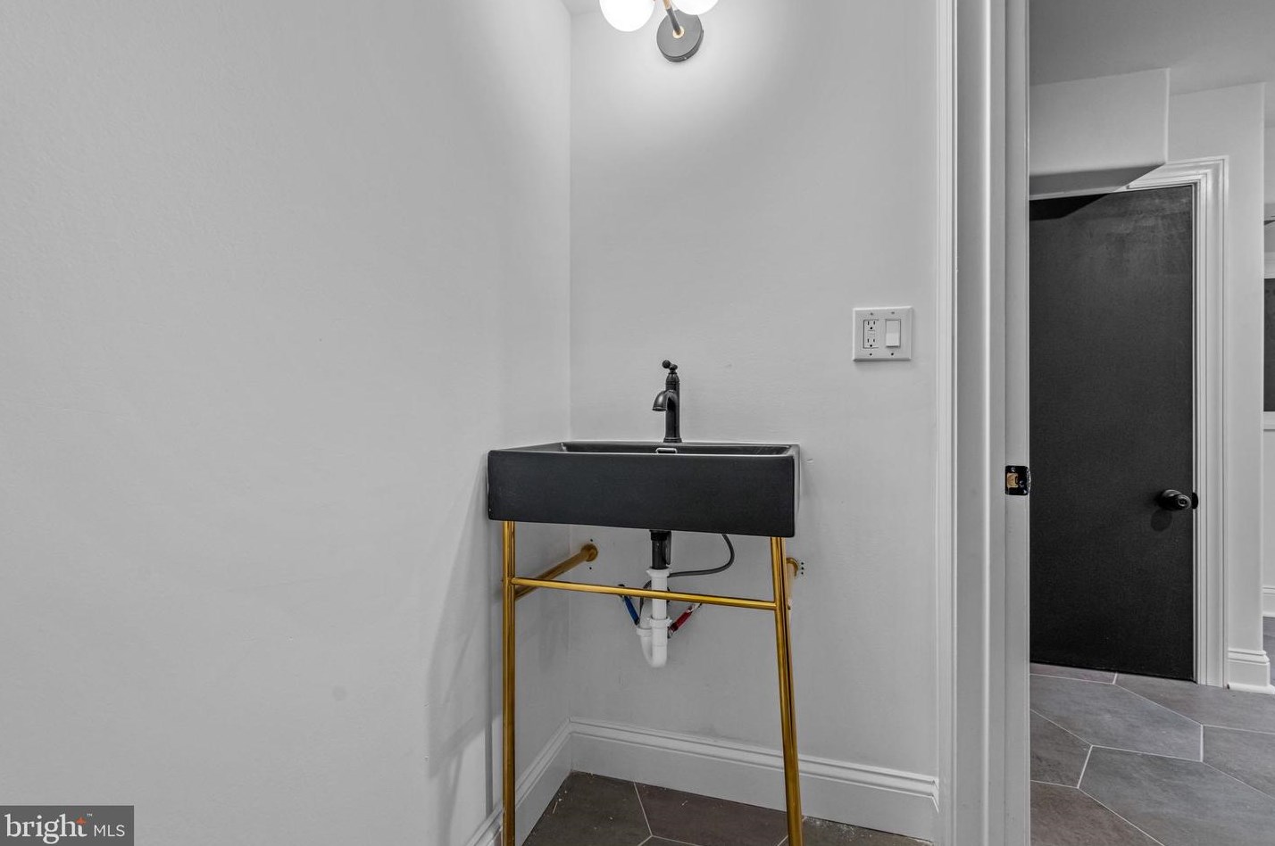 1106 Watkins St, Philadelphia PA  19148-1521 exterior