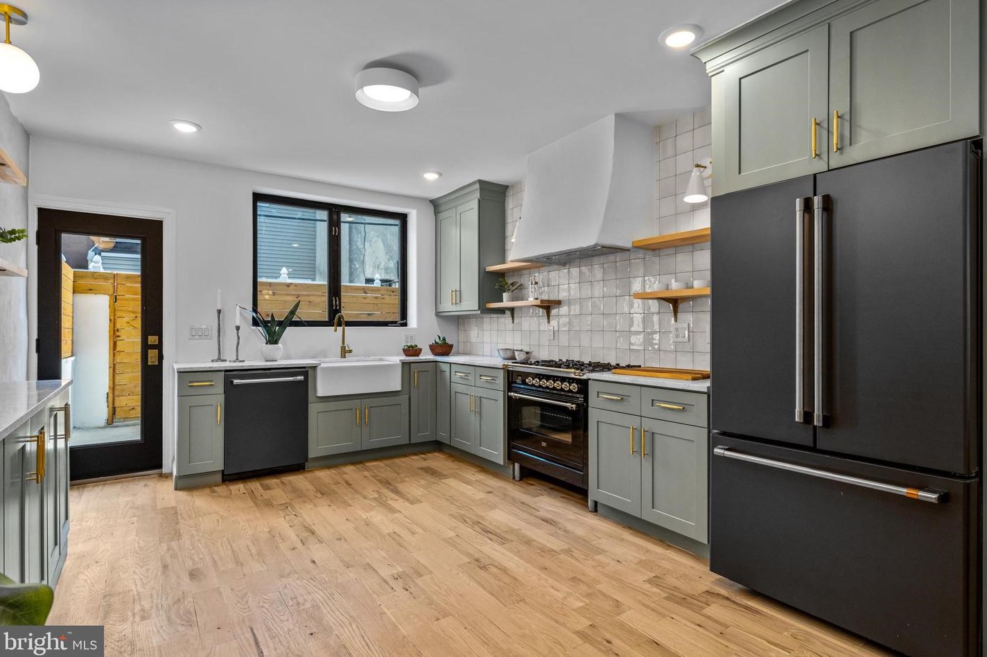 1106 Watkins St, Philadelphia PA  19148-1521 exterior