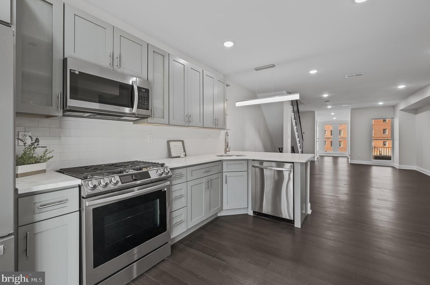 6012 Cedarhurst St, Philadelphia PA  19143-3105 exterior