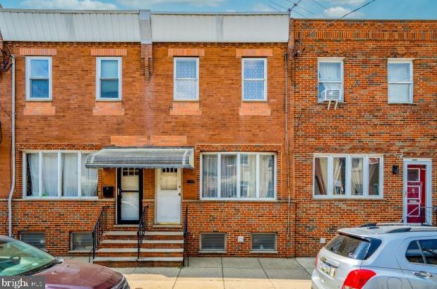 3162 Almond St, Philadelphia, PA 19134-5125