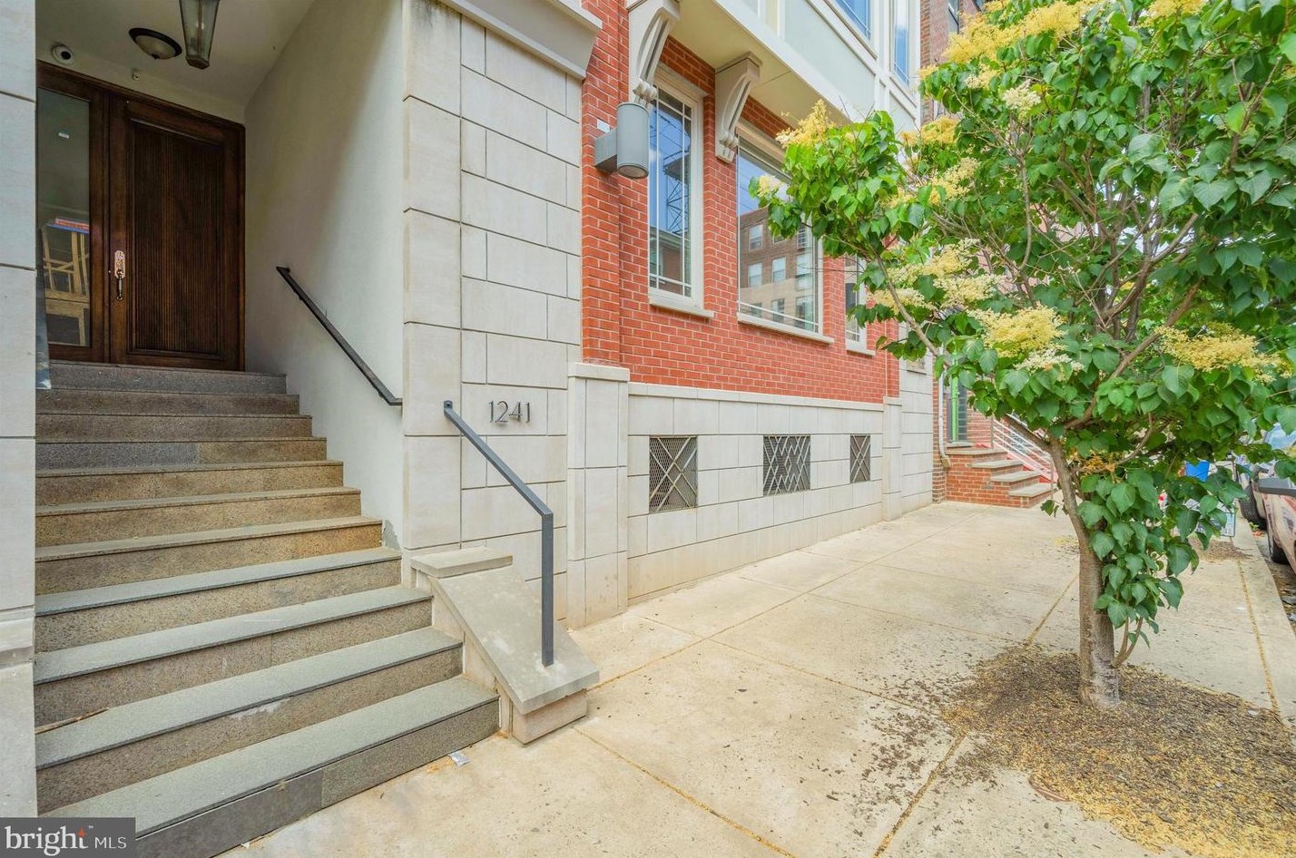 1241 Buttonwood St #1b, Philadelphia, PA 19123