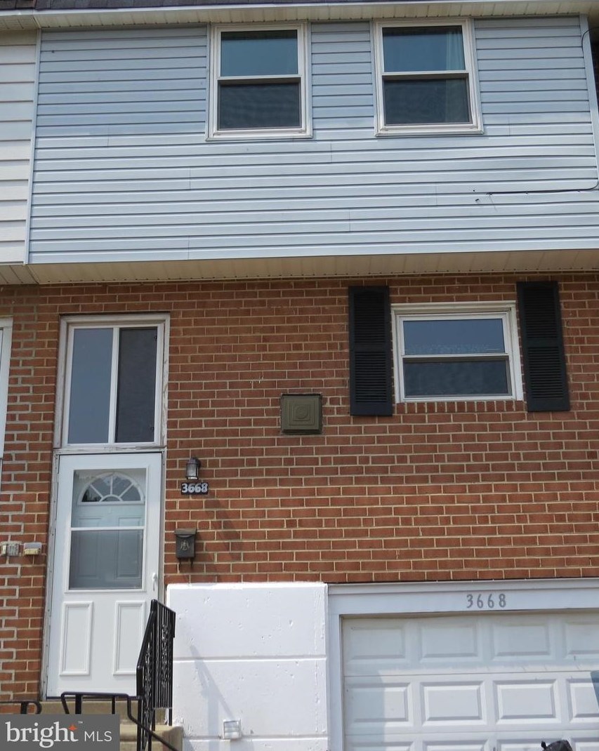 3668 Whitehall Ln, Philadelphia, PA 19114-1827