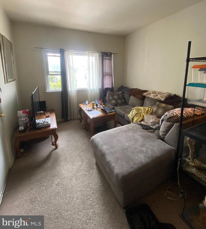 277 Sumac St #2, Philadelphia, PA 19128