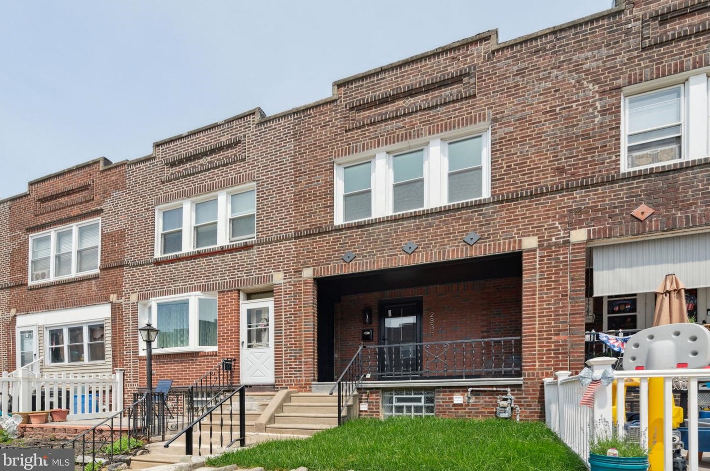 2835 Gillingham St, Philadelphia, PA 19137-1916