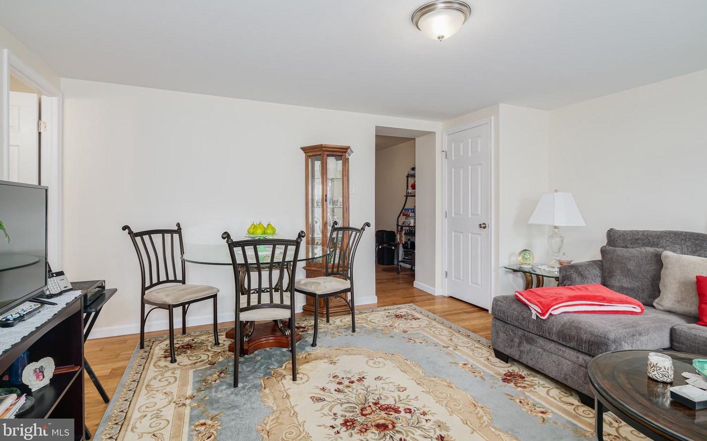 2337 S Alder St #1r, Philadelphia, PA 19148
