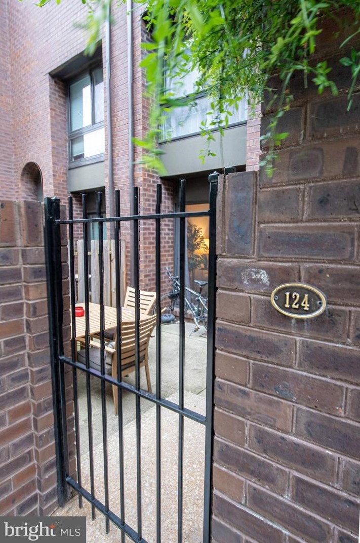 2201 Arch St, Philadelphia PA  19103-1339 exterior