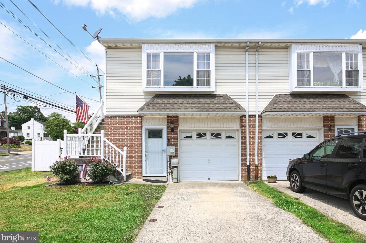 15000 Kovats Dr, Philadelphia, PA 19116-1438