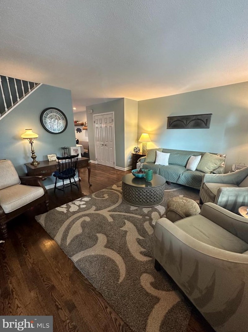 214 Wickley Rd, Philadelphia PA 19154-4338 exterior