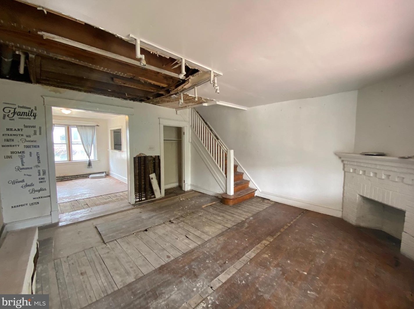 861 Price St, Philadelphia, PA 19138-1717