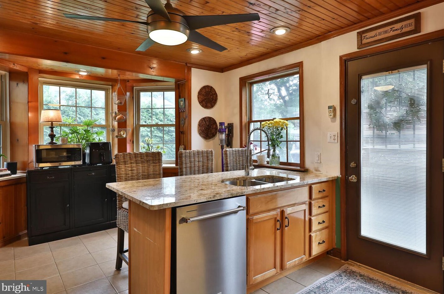 500 Arbutus St, Philadelphia PA  19119-3501 exterior