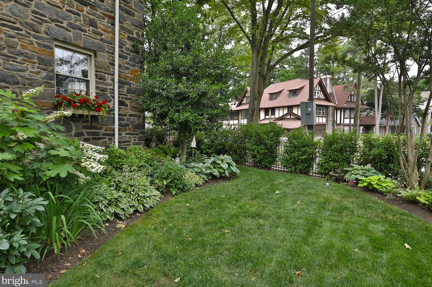 500 Arbutus St, Philadelphia PA  19119-3501 exterior