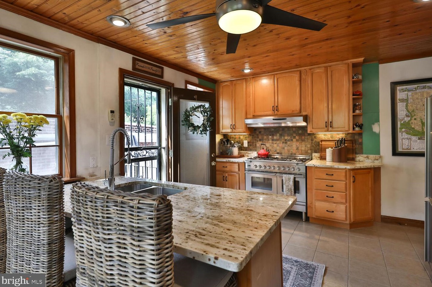 500 Arbutus St, Philadelphia PA  19119-3501 exterior