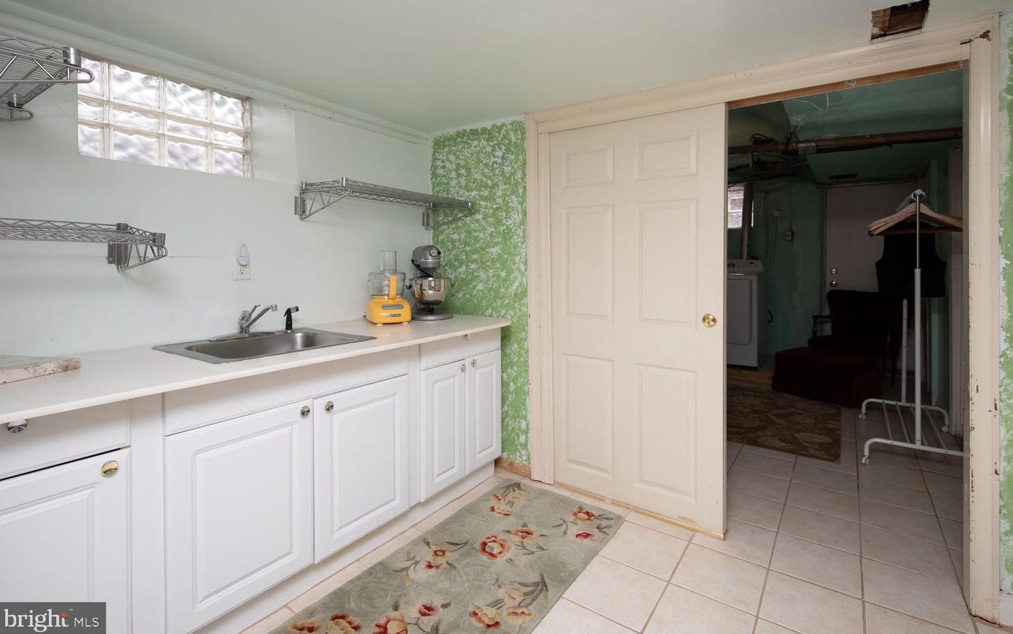 500 Arbutus St, Philadelphia PA  19119-3501 exterior