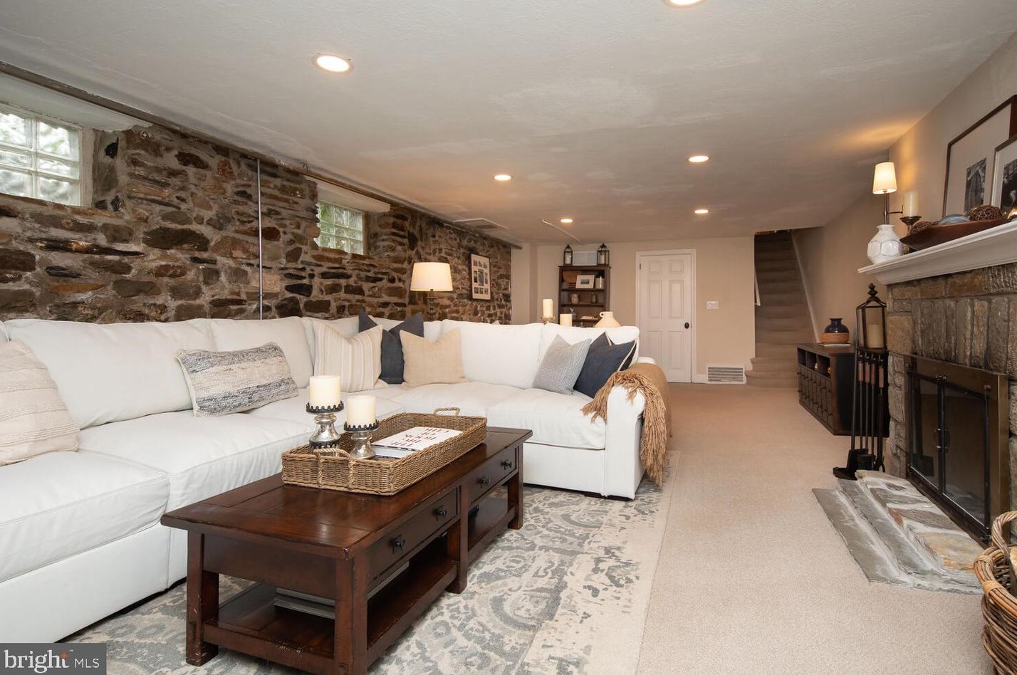 500 Arbutus St, Philadelphia PA  19119-3501 exterior