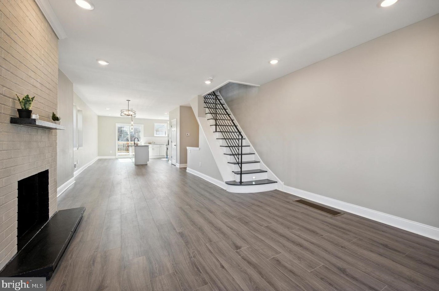 7365 Walnut Ln, Philadelphia PA  19138-1331 exterior