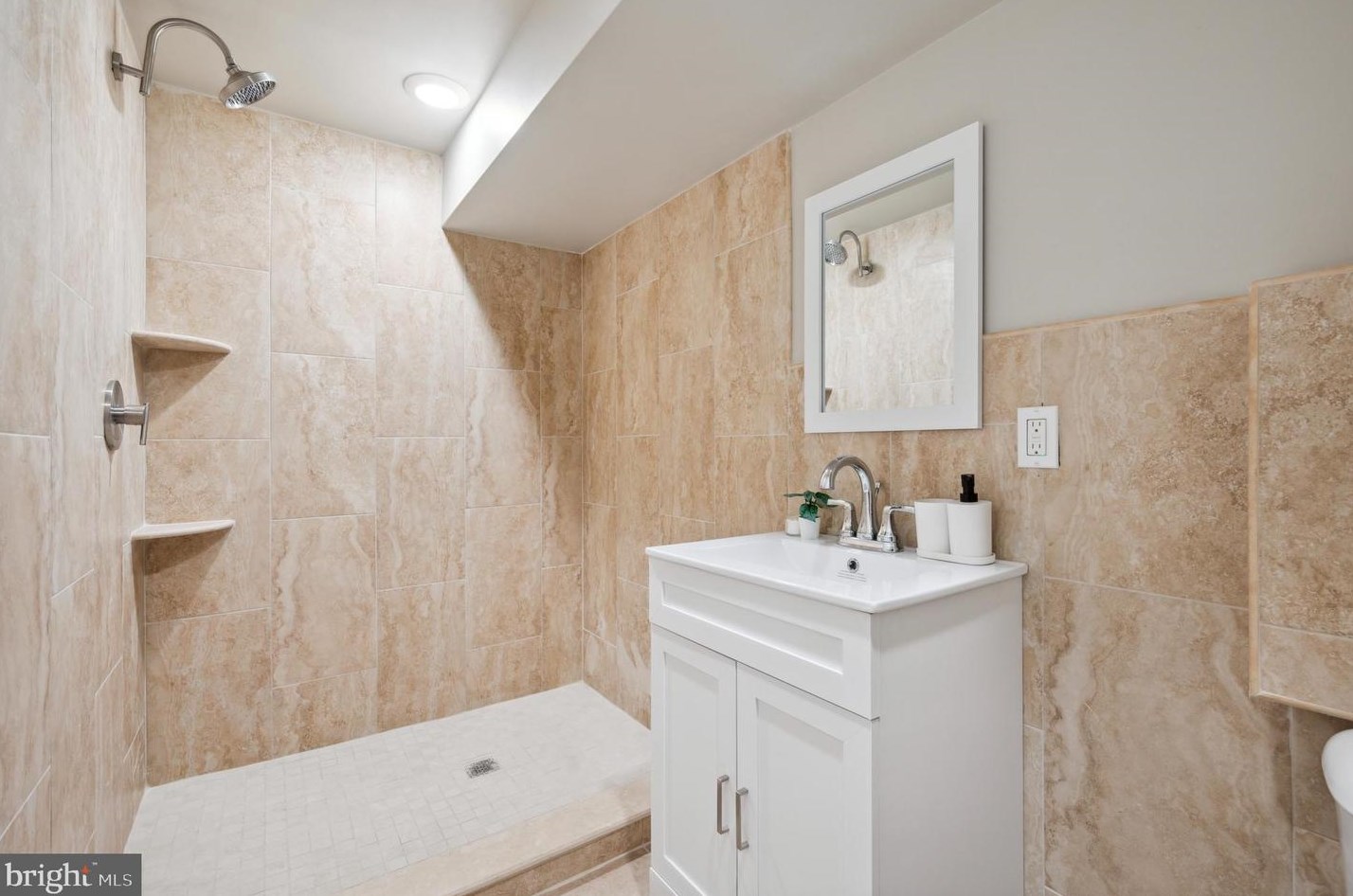 7365 Walnut Ln, Philadelphia PA  19138-1331 exterior